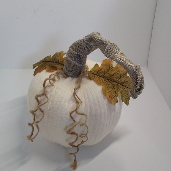 Halloween Pumpkin decor for that fall themed table scape or decor. - Picture 2 of 8